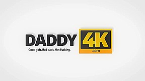 DADDY4K  Kerl fangt schöne Freundin und seinen nackten Vater