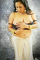 Doodhwali Xx Saree Stripping Video