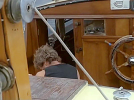 Elizabeth Hurley - Topless & - Der Skipper (1999)