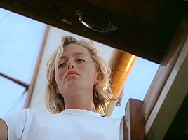 Elizabeth Hurley - Topless & - Der Skipper (1999)