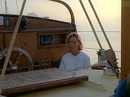 Elizabeth Hurley - Topless & - Der Skipper (1999)