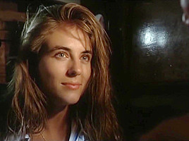 Elizabeth Hurley - Topless & - Der Skipper (1999)