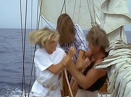 Elizabeth Hurley - Topless & - Der Skipper (1999)