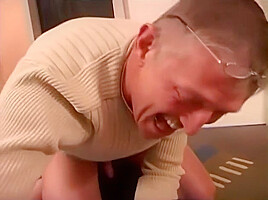Extrem gequalt - Scene 2