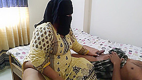 Family Therapy - Hot Maa Bistar Mein Apni Bete Ko Chudai (she Woke Me Up And Fucked Me