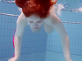 Fat teen 18+ underwater shows her bouncing body