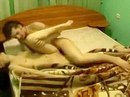 Fille mince au cul trop excitant baise devant la camera