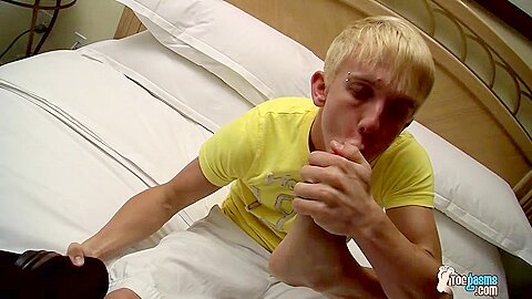 Fit Boy Jordan Tastes His Feet - Jordan Ashton