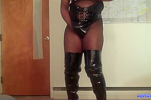 Flirtatious Ebony Shemale Talks Dirty And Wanks For You