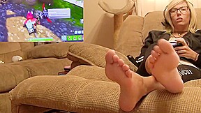 Fortnite with Bonnie: #1, no effort required Feet Soles