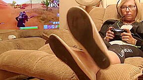 Fortnite with Bonnie: #1, no effort required Feet Soles