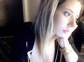 Foxxlady hears local Nashville radio says she likes being wet