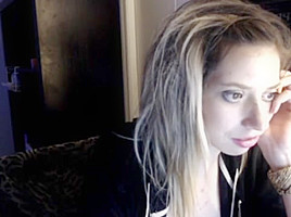 Foxxlady hears local Nashville radio says she likes being wet