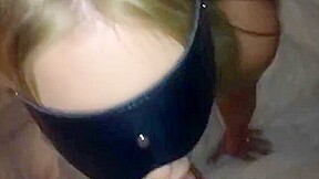 Francaise Avec Un Masque En Cuir Suce Et Baise