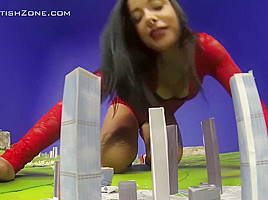 Giantess Michelle