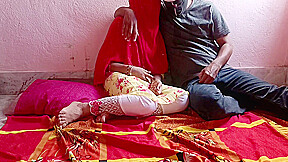 Girlfriend Ko Dost Ke Sath Milkar Ganda Kaam Kiya - Desi Threesome Viral Mms