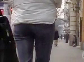 Girls Pissing in Public