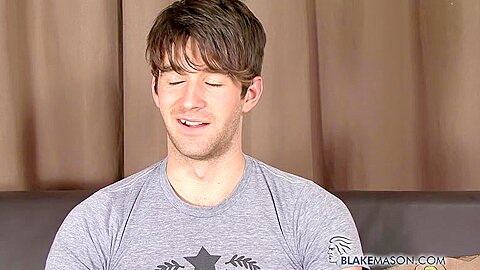 Gorgeous Woody Fox Beats His Meat