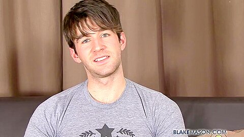 Gorgeous Woody Fox Beats His Meat