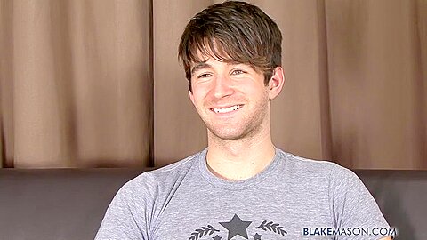 Gorgeous Woody Fox Beats His Meat