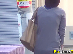 Hairy Snatch Asian Urinates