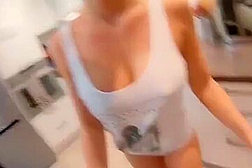He Fucks my Tight Pussy with his Big Dick in the Kitchen TheMagicMuffin 720p
