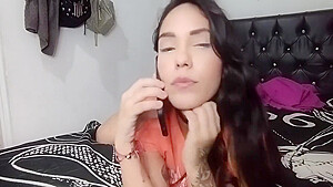Hermanastra Colombiana Es Cogida Mientras Habla Por Telefono 6 Min