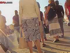 Hidden upskirt cam captures sexy thongs under skirt