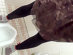 High heeled asian slut pissing