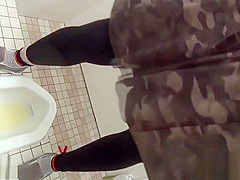 High heeled asian slut pissing