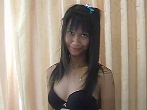 Horny Filipina girlfriend posing very sexy