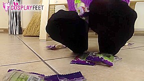 Hot Gioia shoeplaying in black pantyhose and high heels
