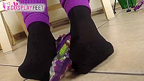 Hot Gioia shoeplaying in black pantyhose and high heels