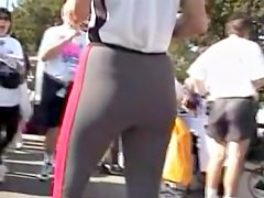 Hottest round ass of amateur sports woman on 04b
