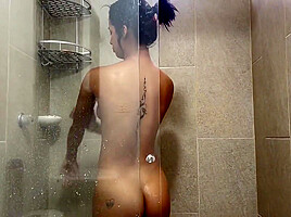 I Invite My Shy Stepsister To Take A Bath To Fuck Her Hard And Cum In Her Pussy
