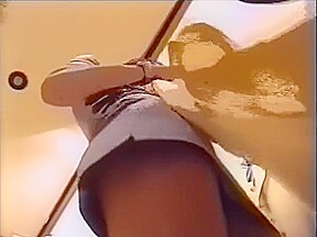IMAGES VOLEES SOUS LES JUPES VOL 2 - Scene 3