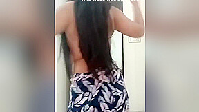Indian Big Boobs Bhabhi Dancing On Call Bhabhi Ko Dekh Ke Pani Nikala