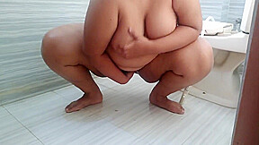 Indian Hot Aunty Bathroom Mein Sex Karte Hai