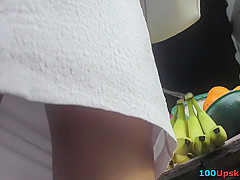 Inexperienced peach caught for the upskirt xxx