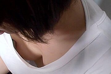 Japanese teen 18+ amateur downblouse nip slip
