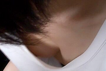 Japanese teen 18+ amateur downblouse nip slip