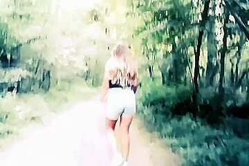 Je Lui Suce Sa Bonne Bite Et Il Me Baise Pendant Une Balade Dans Les Bois