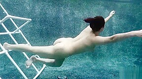 Kiki Sweet underwater