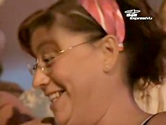 Kinky stripper is on the stage losing off cloths and bra