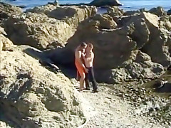 Laissons la plage aux romantiques    les calanques sont plus discretes !