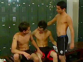 Lockerroom threesome - The French Connection