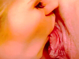Loreen Della Kissing