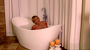 Luscious hottie Khloe Terae posed naked on the bathtub