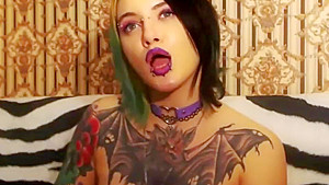 MIJN SCHOONZUS HEEFT GEILE TATTOOS BLOWJOB BIZARRE PUNK PIERCED