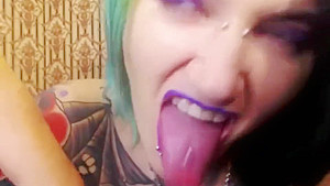 MIJN SCHOONZUS HEEFT GEILE TATTOOS BLOWJOB BIZARRE PUNK PIERCED